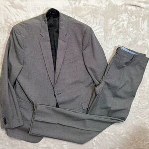 Tommy Hilfiger Men’s Suit – Light Gray – 40R–42R Jacket / 33W Pants